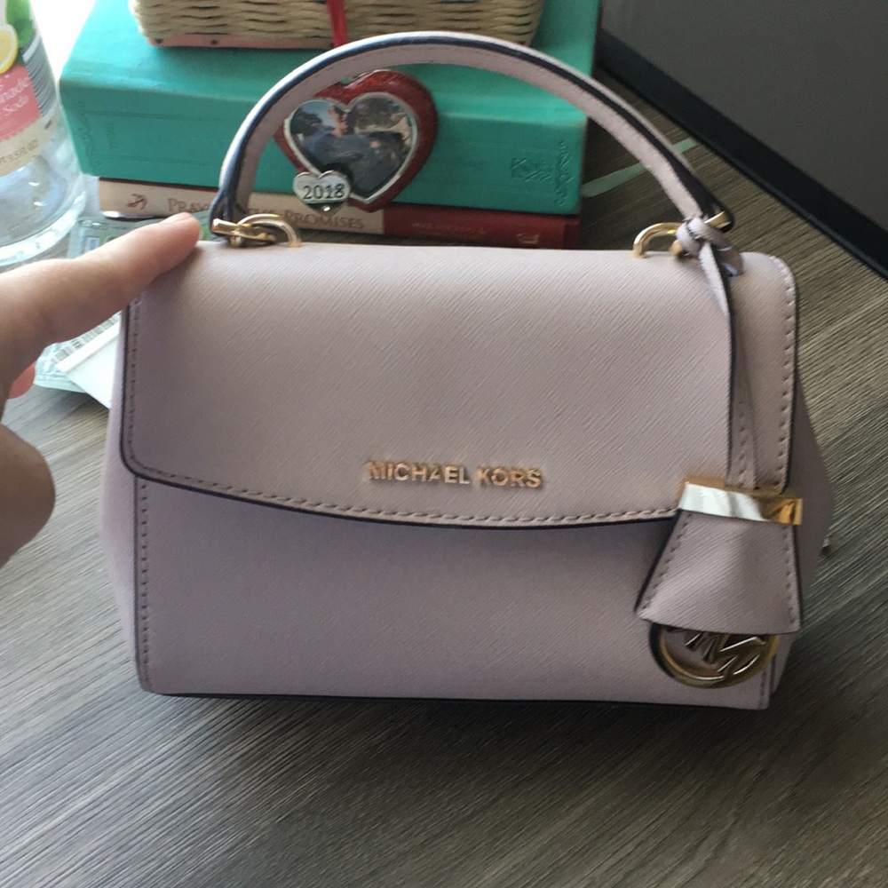 PRETTY IN PINK 💓 MK purse!